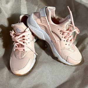Powder pink Nike hurraches